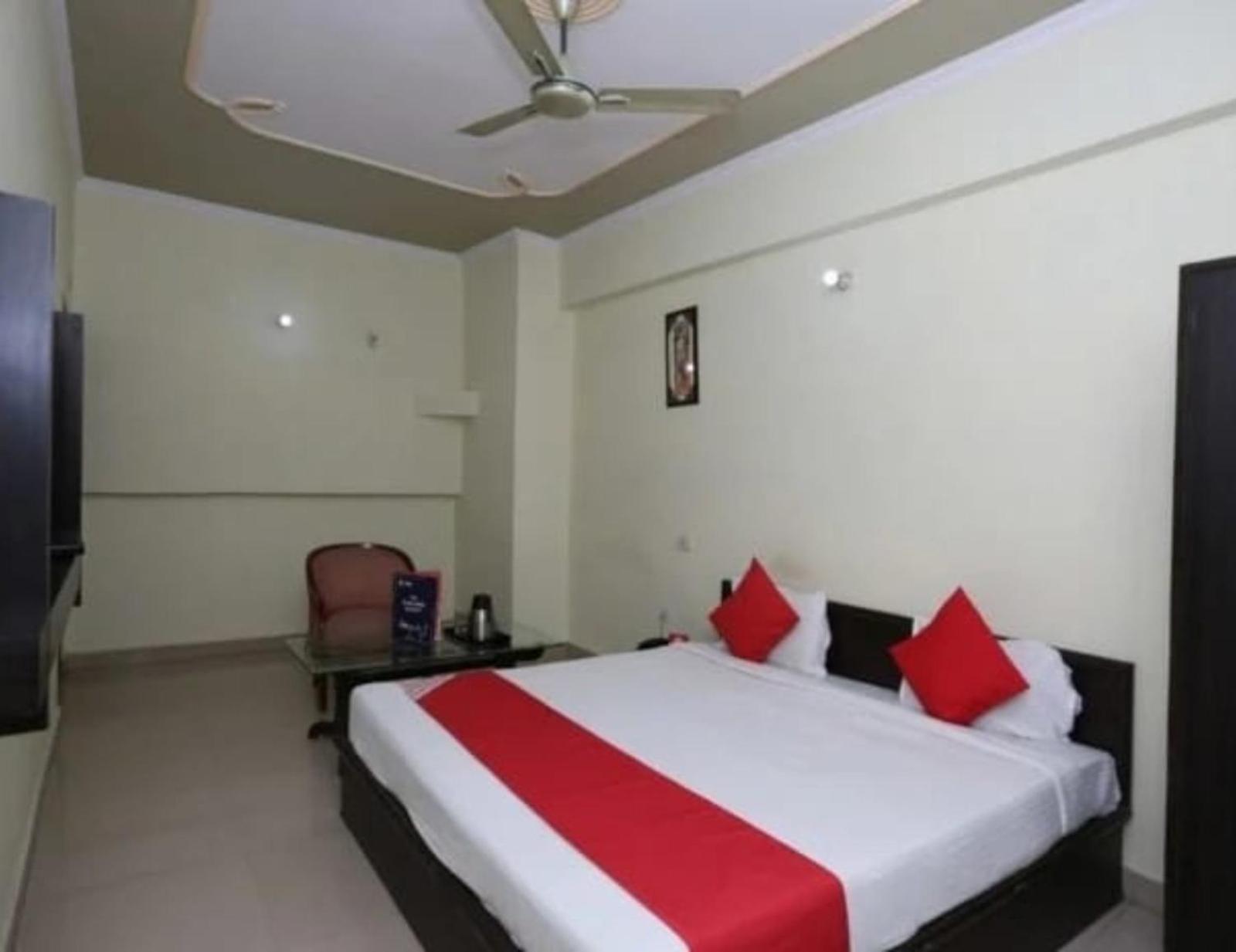 Hotel S K Palace Lucknow , Best Hotel In Lucknow , Hotel In Transport Nagar Lucknow ,Budget Hotels In לקנאו מראה חיצוני תמונה