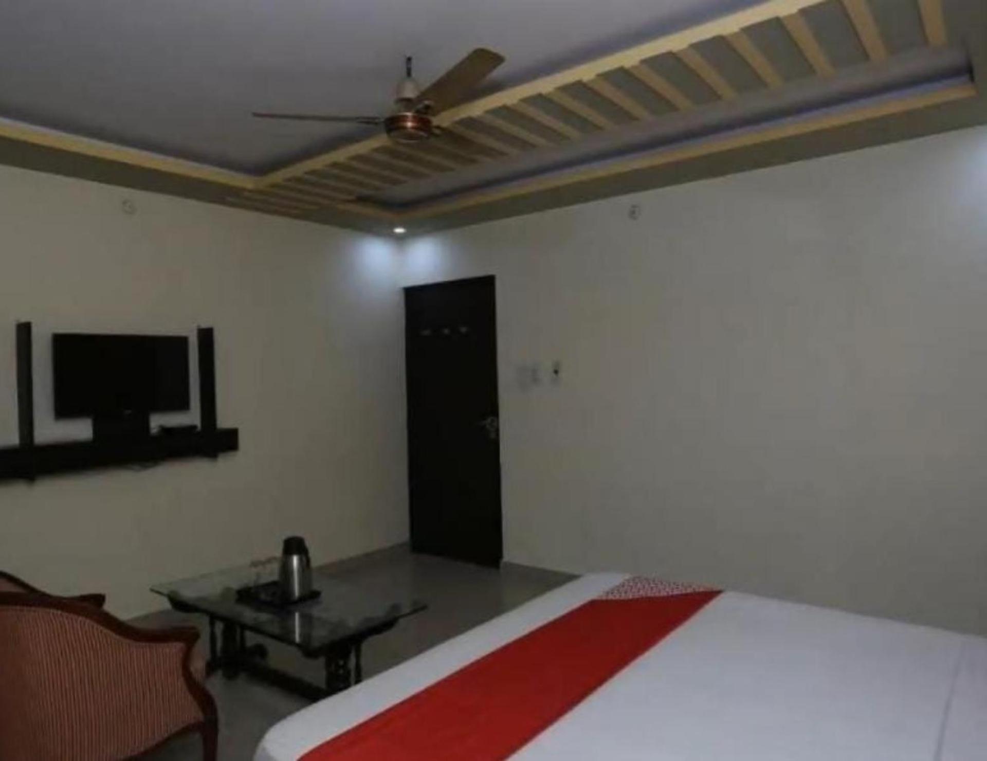 Hotel S K Palace Lucknow , Best Hotel In Lucknow , Hotel In Transport Nagar Lucknow ,Budget Hotels In לקנאו מראה חיצוני תמונה